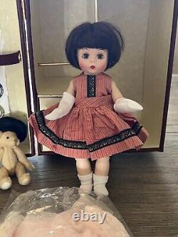 2005 Madame Alexander Wendy Bon Voyage Paris Doll Trunk Set #39730 Complete