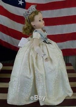 Beautiful 1950's Vintage Madame Alexander Cissy Queen Doll