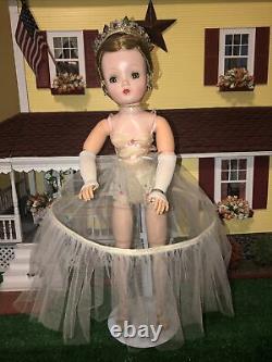 Beautiful Vintage 1955 Madame Alexander Cissy 20 All Original Queen Doll