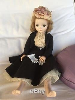 Lovely Blonde VTG 50's Madame Alexander Cissy 20 Doll Felt SuitHoseGlovesHat