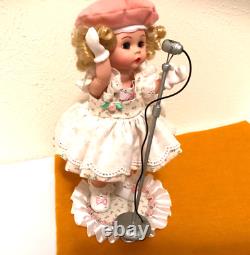 Madame Alexander 2000 Limited Edition Wendy Doll Singer Blond Custom Stand