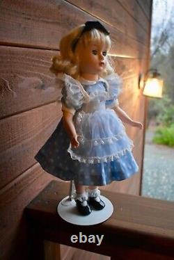 Madame Alexander Alice in Wonderland doll 14 Margaret face #25905 year 2000