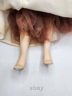 Madame Alexander Cafe Rose and Ivory Doll 21 1998