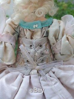 Madame Alexander Courtyard 8 Doll Limited Edition Rare and Beautiful
