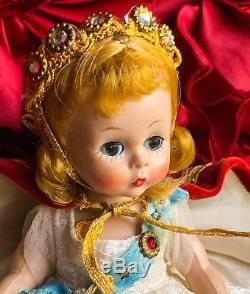 Madame Alexander Kin Dolls (queen Elizabeth) Bkw