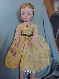 Madame Alexander Mint Vintage Cissy Doll In Crisp English Rose Taffeta Dress