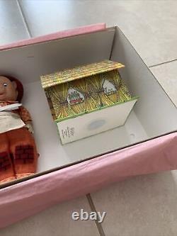 Madame Alexander Three Little Pigs Set #33658 #33656 #33657 and straw bank house