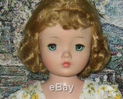 Madame Alexander Vintage Beautiful Cissy 20 Or 21 Tall -great Face & Blue Eyes