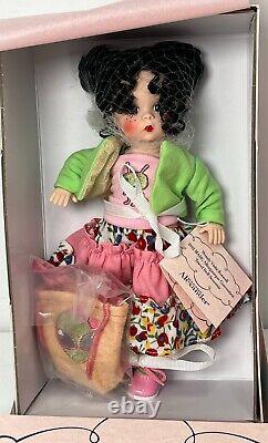 Madame Alexander Wendy Visits Roswell 65635 8 Doll With Box, Accessories, COA