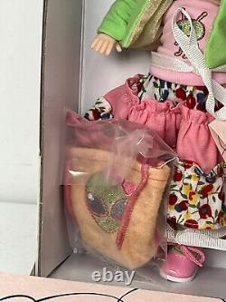 Madame Alexander Wendy Visits Roswell 65635 8 Doll With Box, Accessories, COA