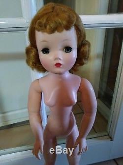 Madame alexander Cissy Doll in Excellent Condition Ready to Dresse