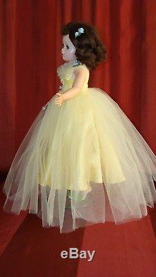 RARE VINTAGE Madame Alexander 21 CISSY in Elaborate Yellow Formal Dress