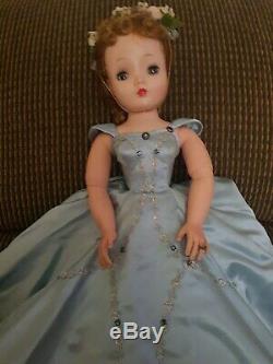 VNTG Madame Alexander Cissy Untagged Blue Ball Gown A REAL BEAUTY