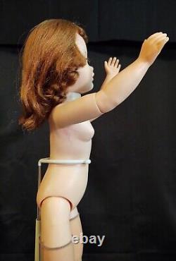 VTG Madame Alexander Cissy 20 Doll Red Hair Green Eyes Stand MADC Accessory Box