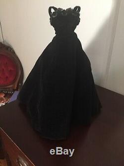 Vintage 1950s Original Madame Alexander Cissys Tagged Black Velvet Gown