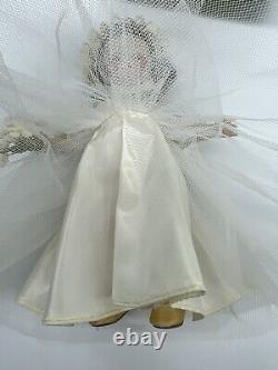 Vintage 1953 Madame Alexander Wendy Bride 8IN Straight Leg Walker Bouquet Veil