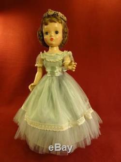 Vintage 1954 Madame Alexander Hard Plastic Doll Beautiful Cissy Face Flower Girl