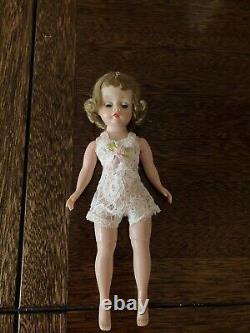 Vintage Madame Alexander 9 doll excellent condition