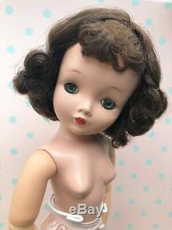 Vintage Madame Alexander brunette Cissy doll